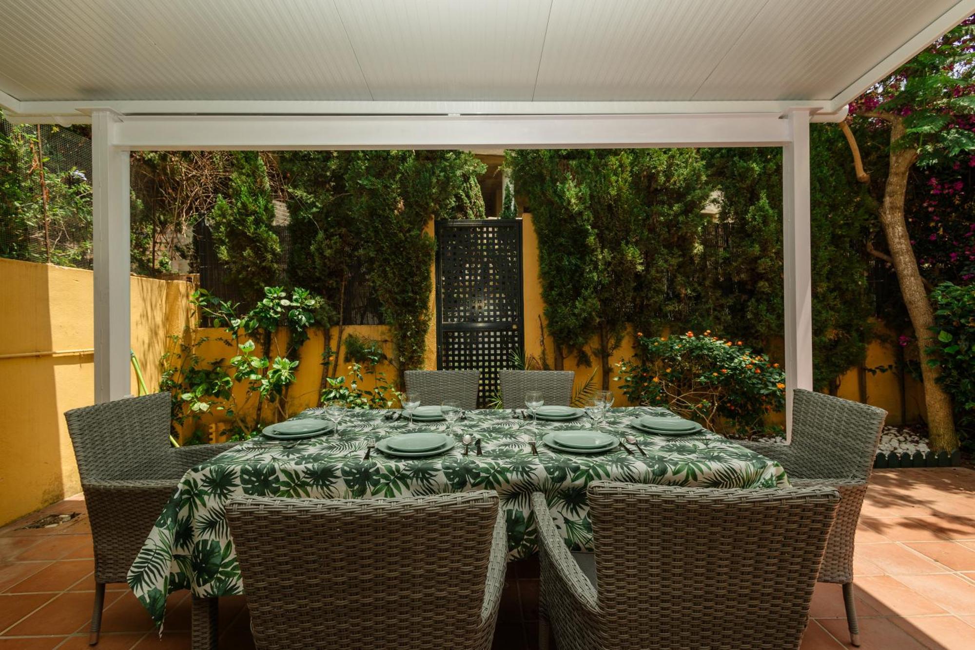 Beautiful Townhouse Walking Distance To The In Costabella, Marbellac