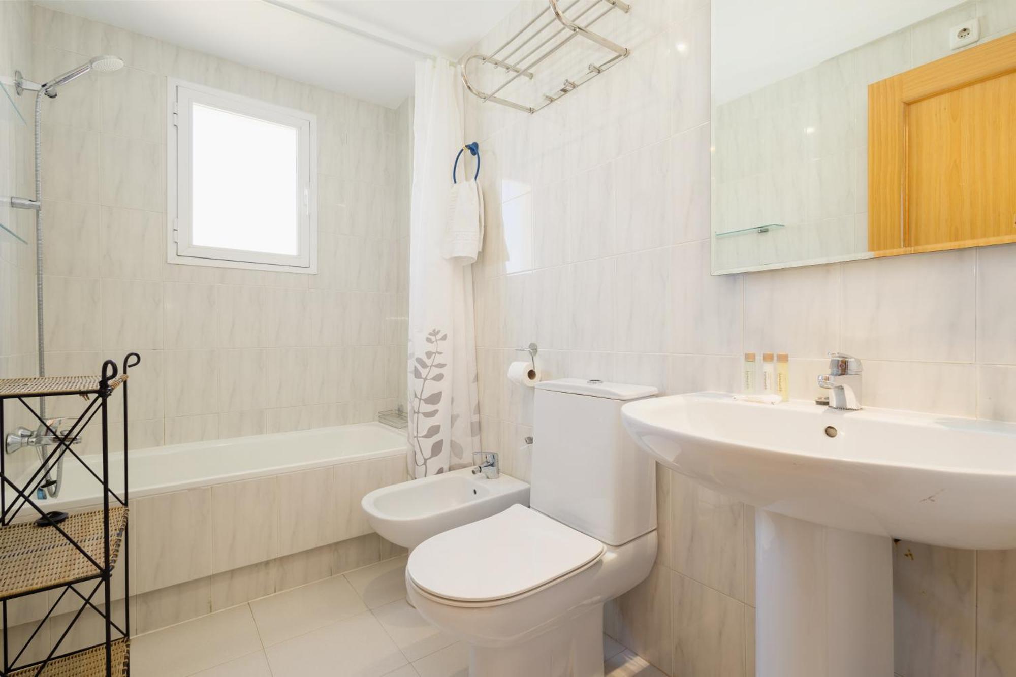 Beautiful Townhouse Walking Distance To The In Costabella, Hébergement de vacances